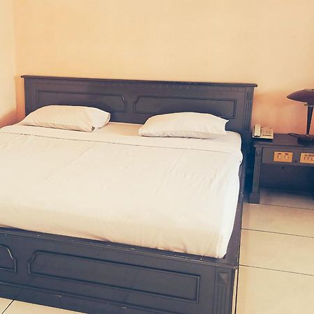 Hotel Wijaya Purwokerto Bagian luar foto
