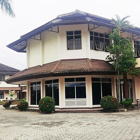 Hotel Wijaya Purwokerto Bagian luar foto