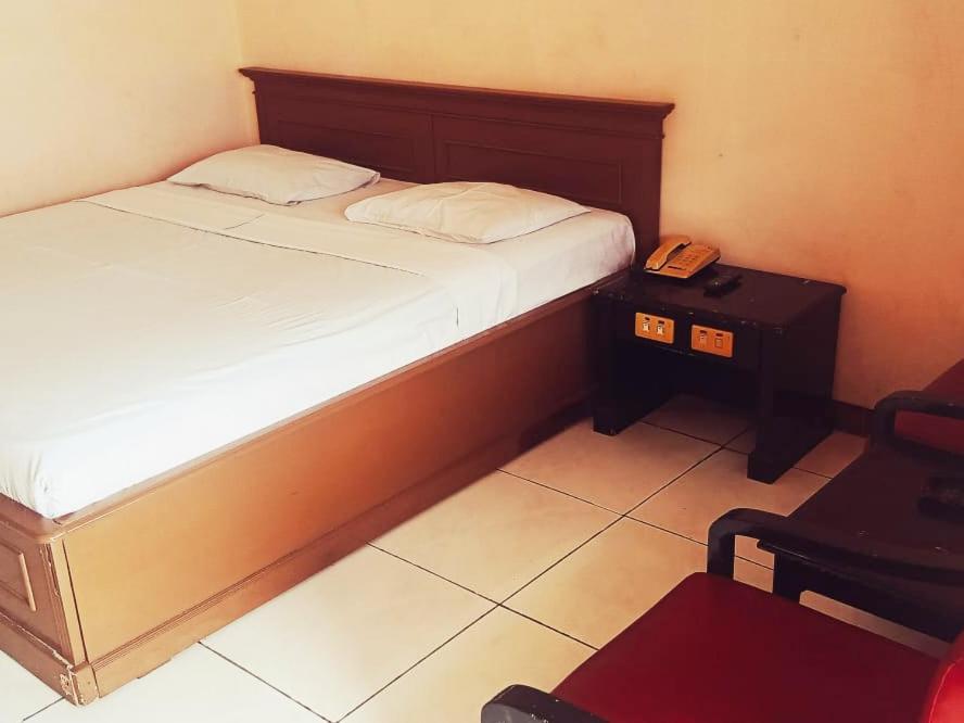 Hotel Wijaya Purwokerto Bagian luar foto