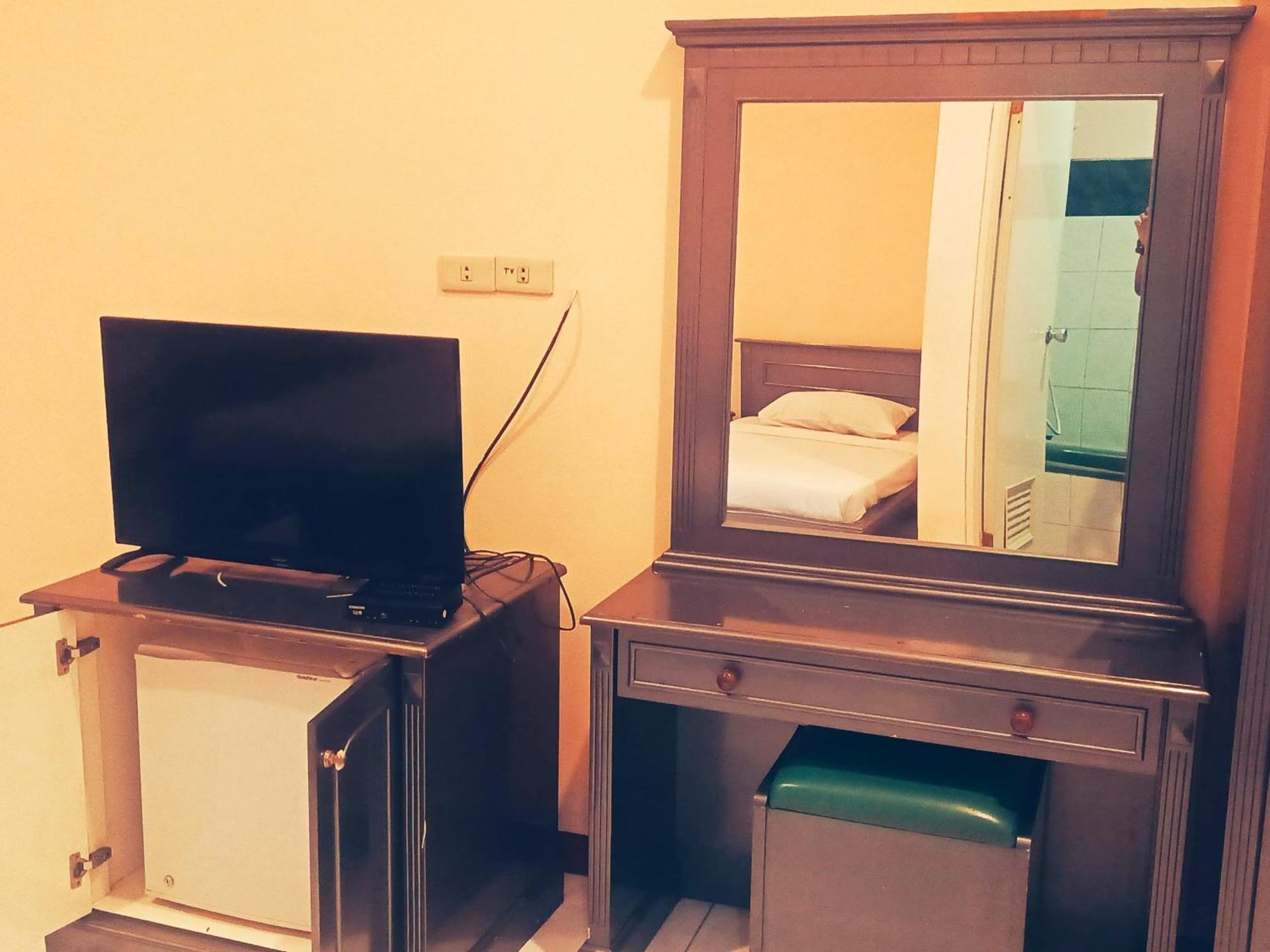 Hotel Wijaya Purwokerto Bagian luar foto