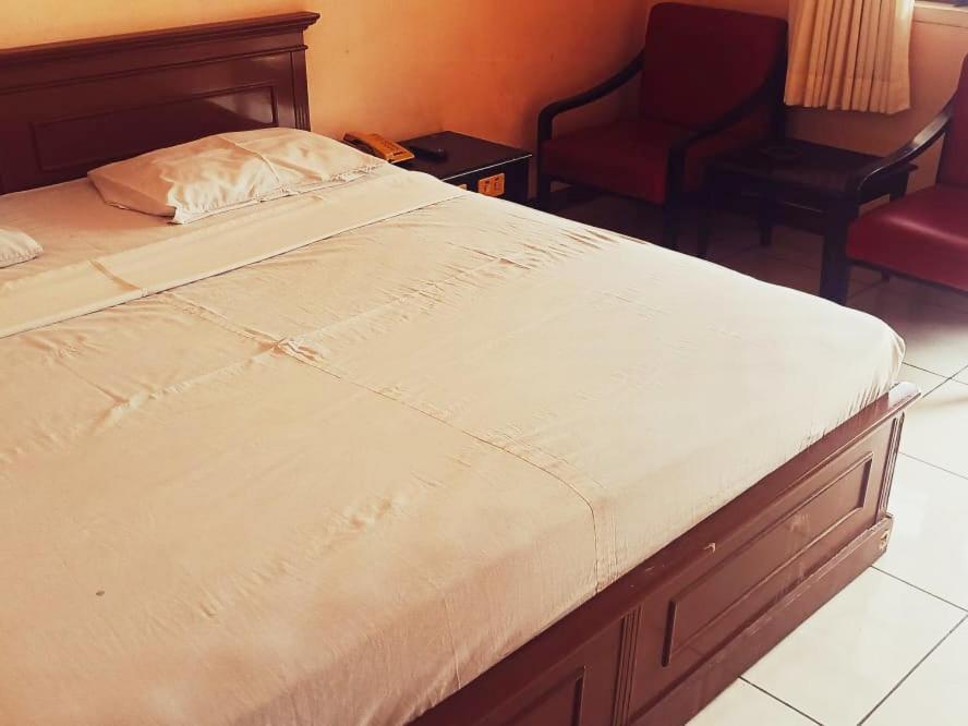 Hotel Wijaya Purwokerto Bagian luar foto