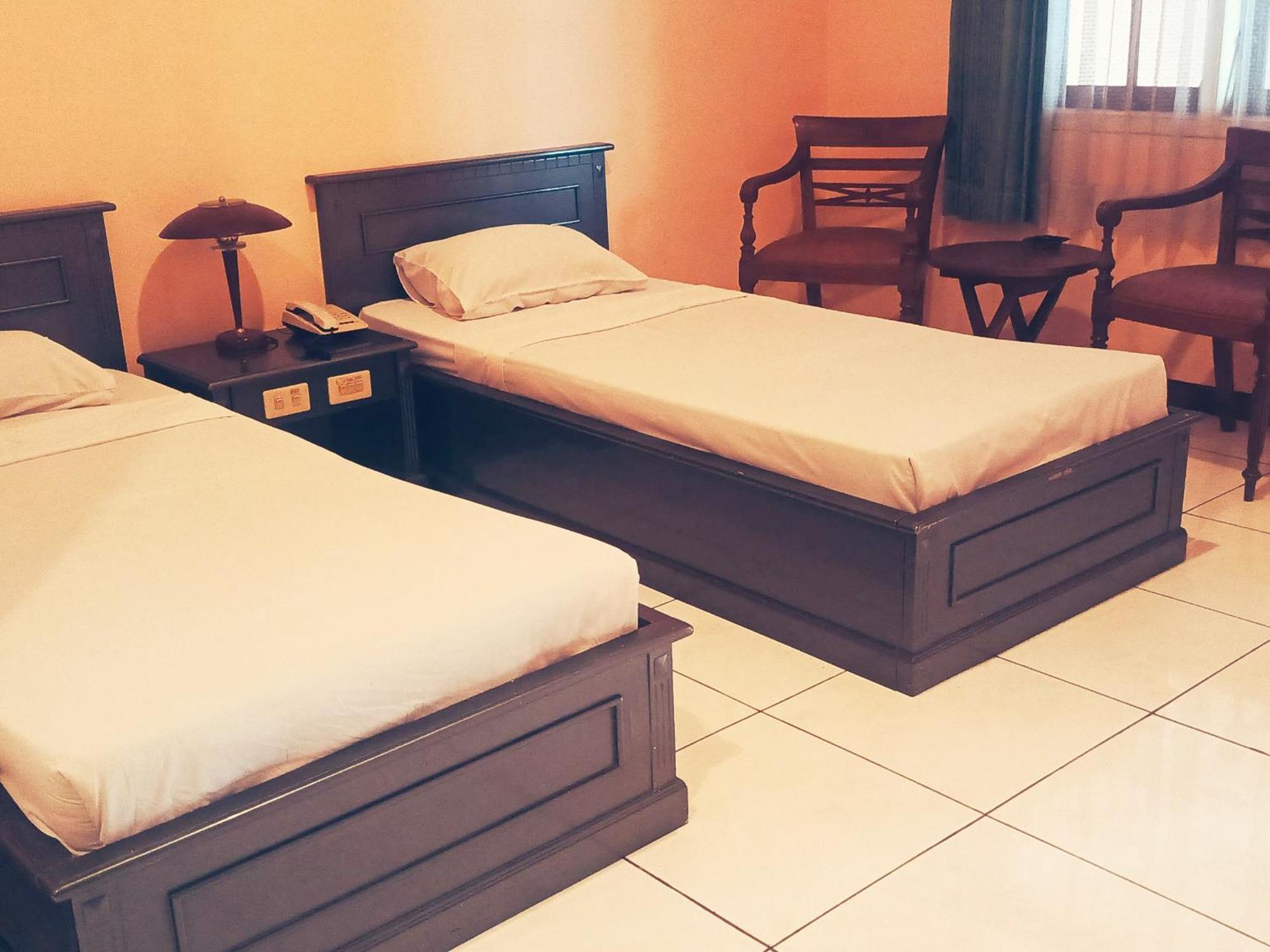 Hotel Wijaya Purwokerto Bagian luar foto