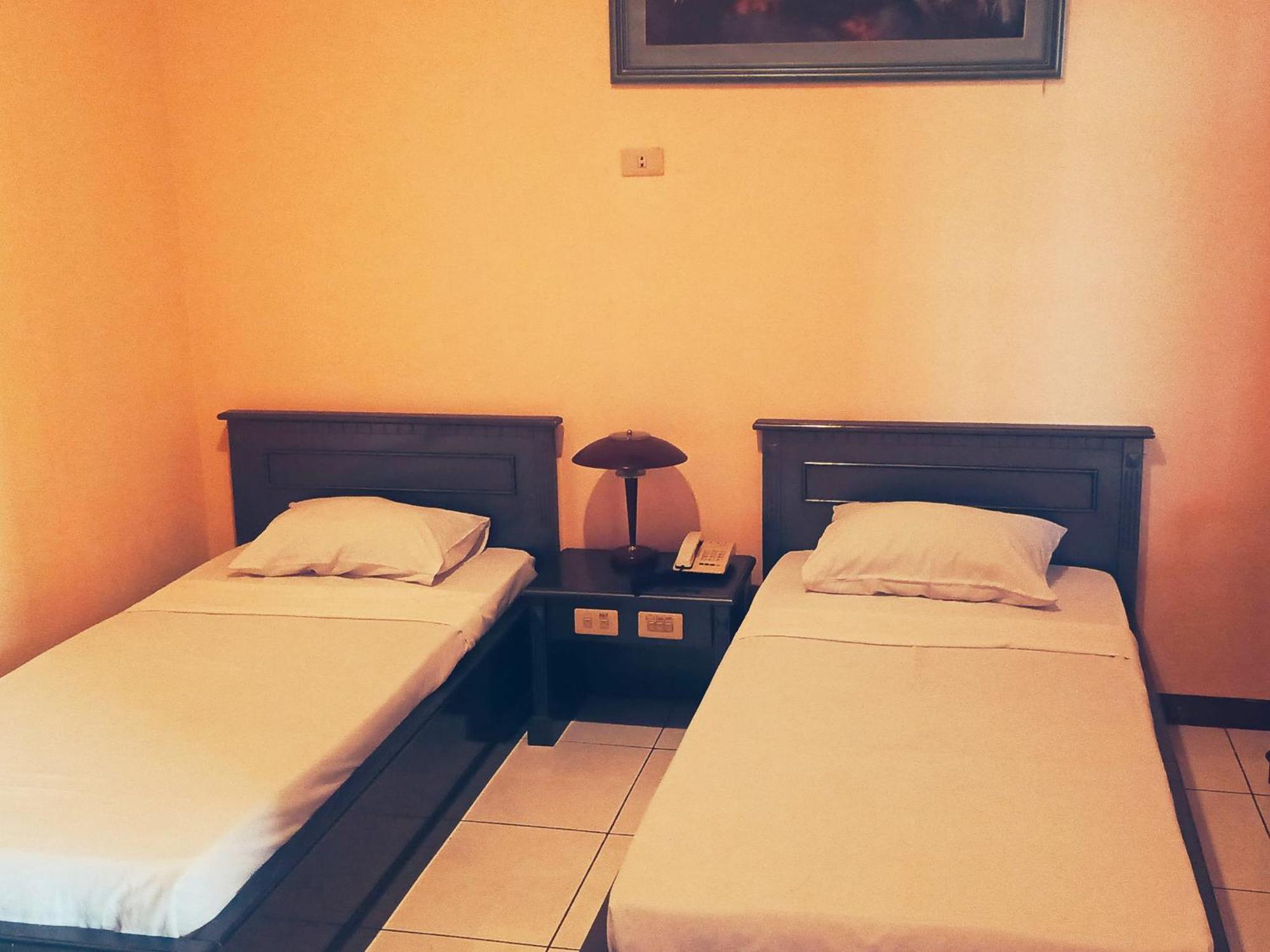 Hotel Wijaya Purwokerto Bagian luar foto