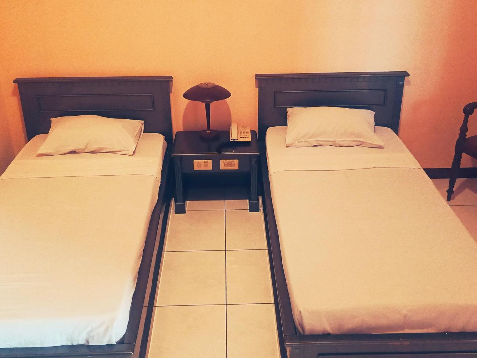 Hotel Wijaya Purwokerto Bagian luar foto
