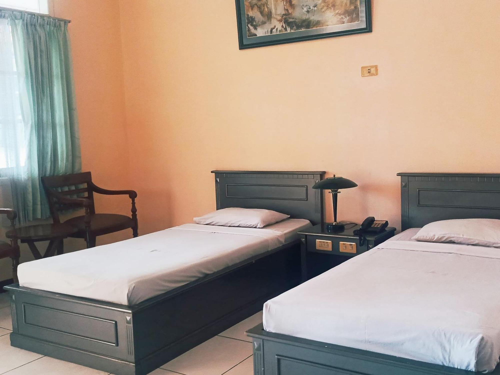 Hotel Wijaya Purwokerto Bagian luar foto