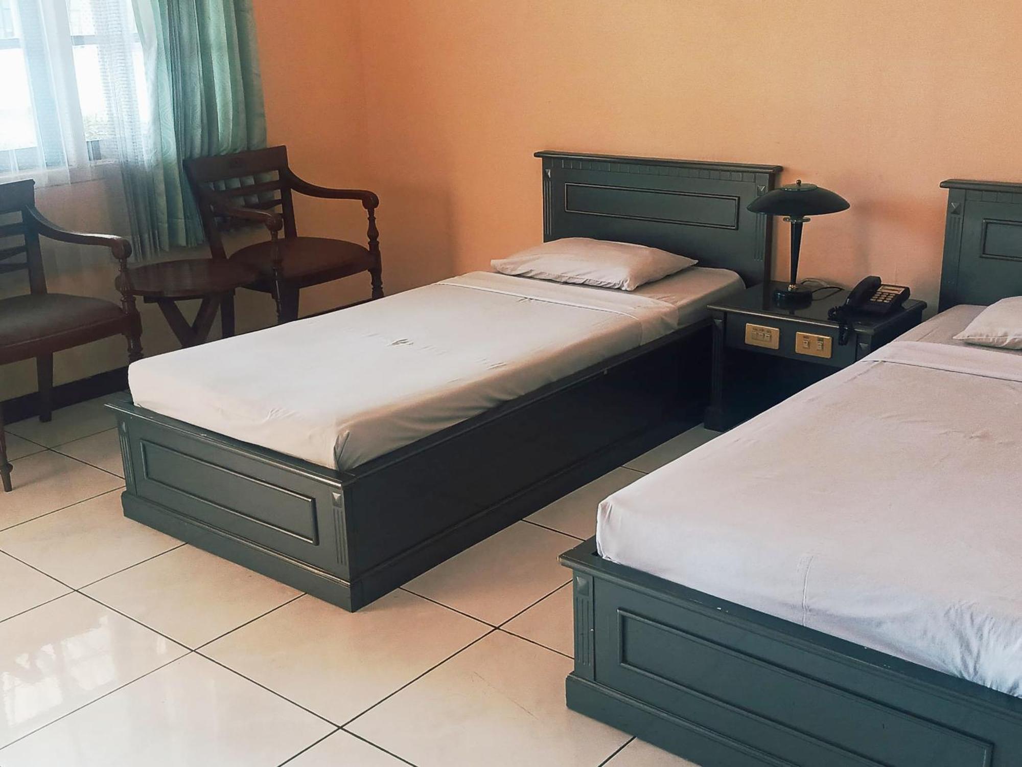 Hotel Wijaya Purwokerto Bagian luar foto
