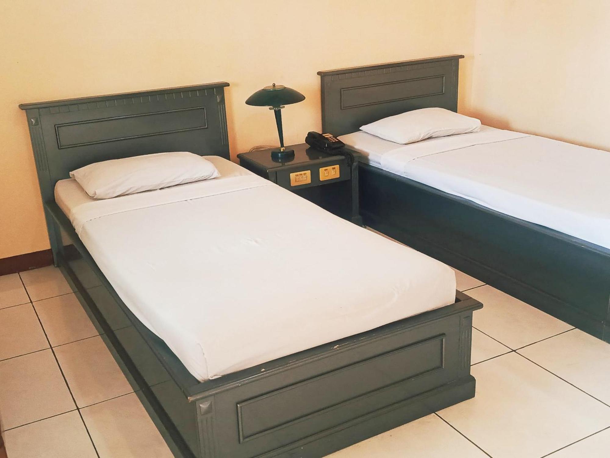 Hotel Wijaya Purwokerto Bagian luar foto