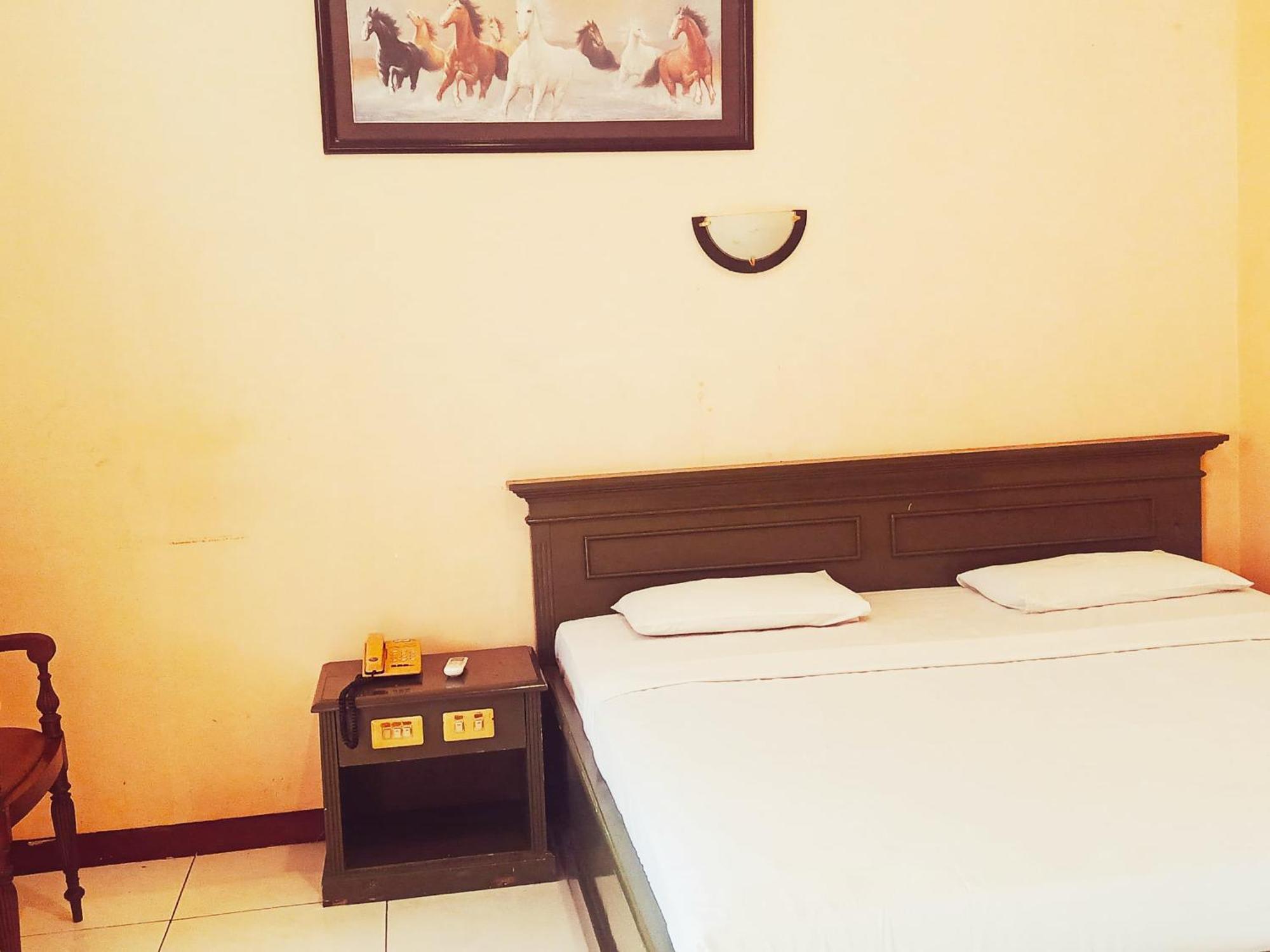 Hotel Wijaya Purwokerto Bagian luar foto