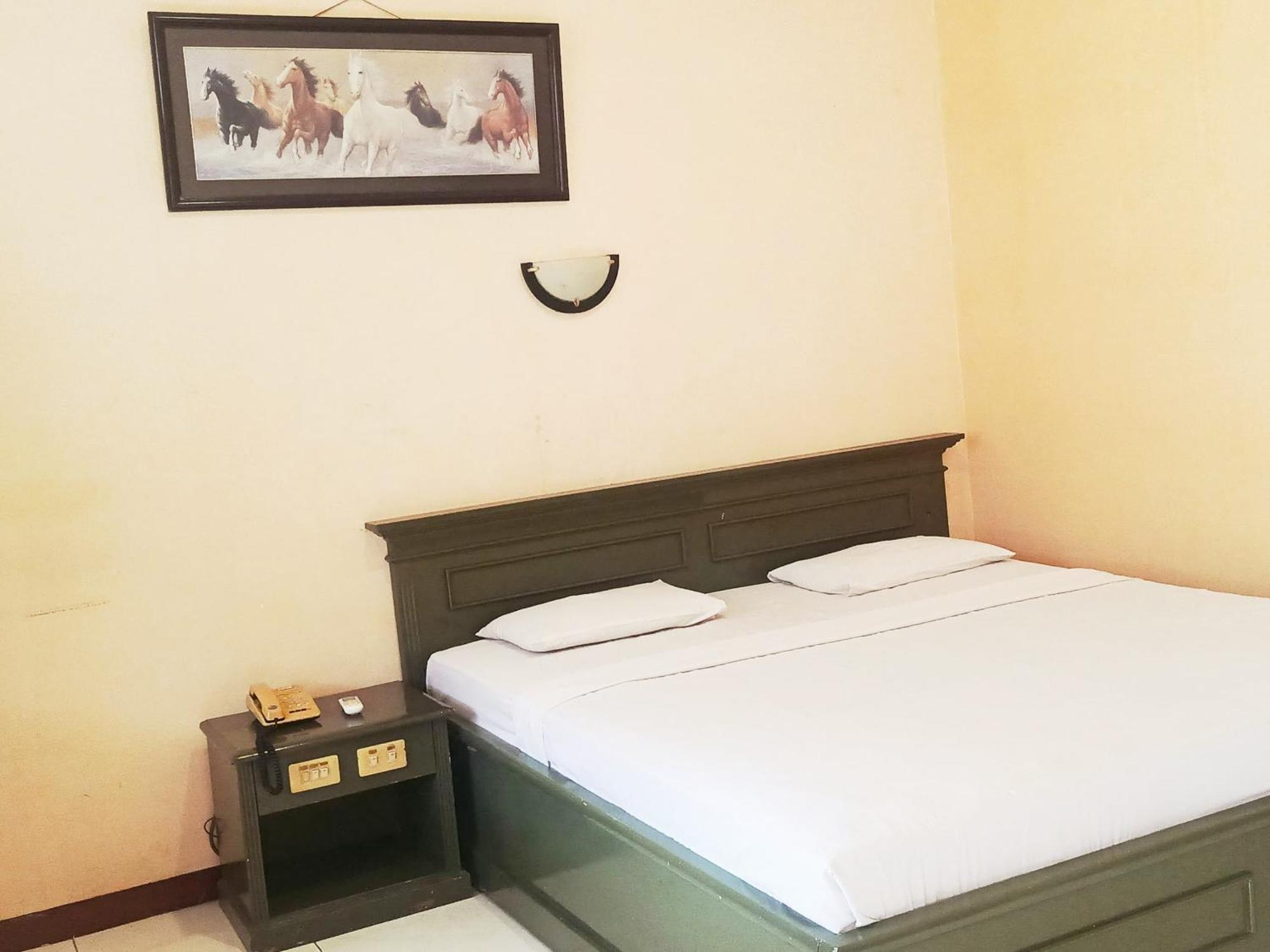 Hotel Wijaya Purwokerto Bagian luar foto