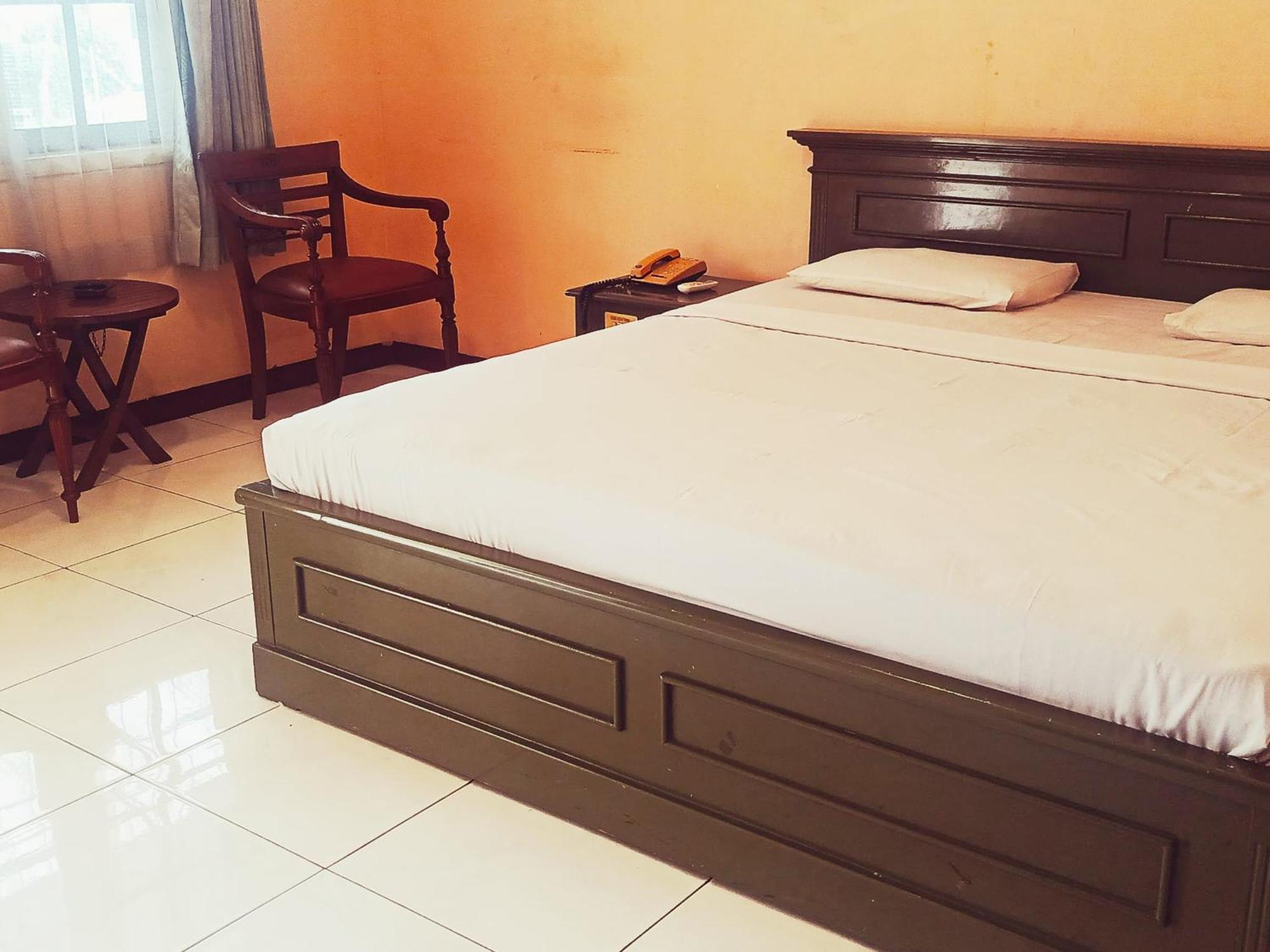Hotel Wijaya Purwokerto Bagian luar foto