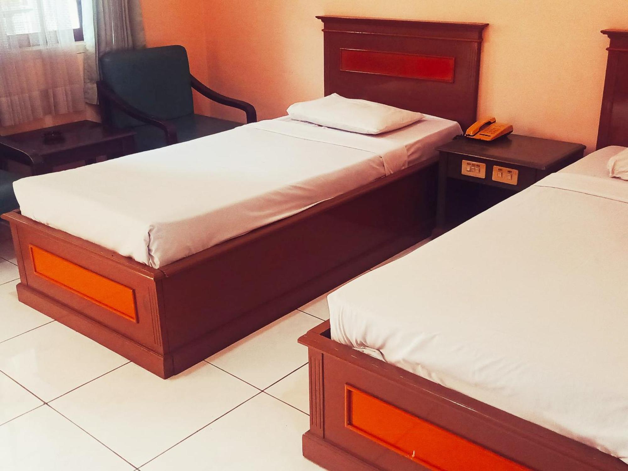 Hotel Wijaya Purwokerto Bagian luar foto