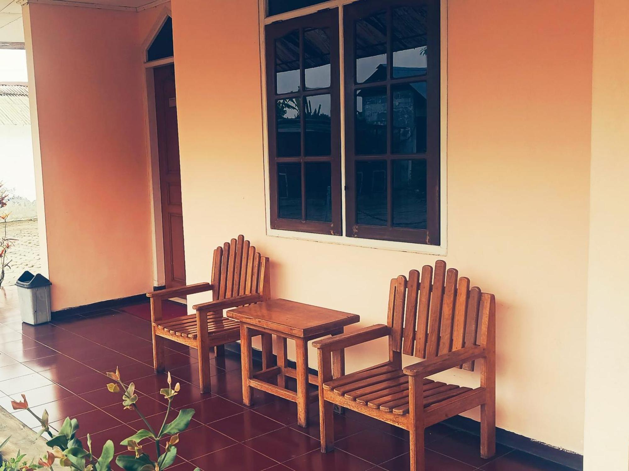 Hotel Wijaya Purwokerto Bagian luar foto