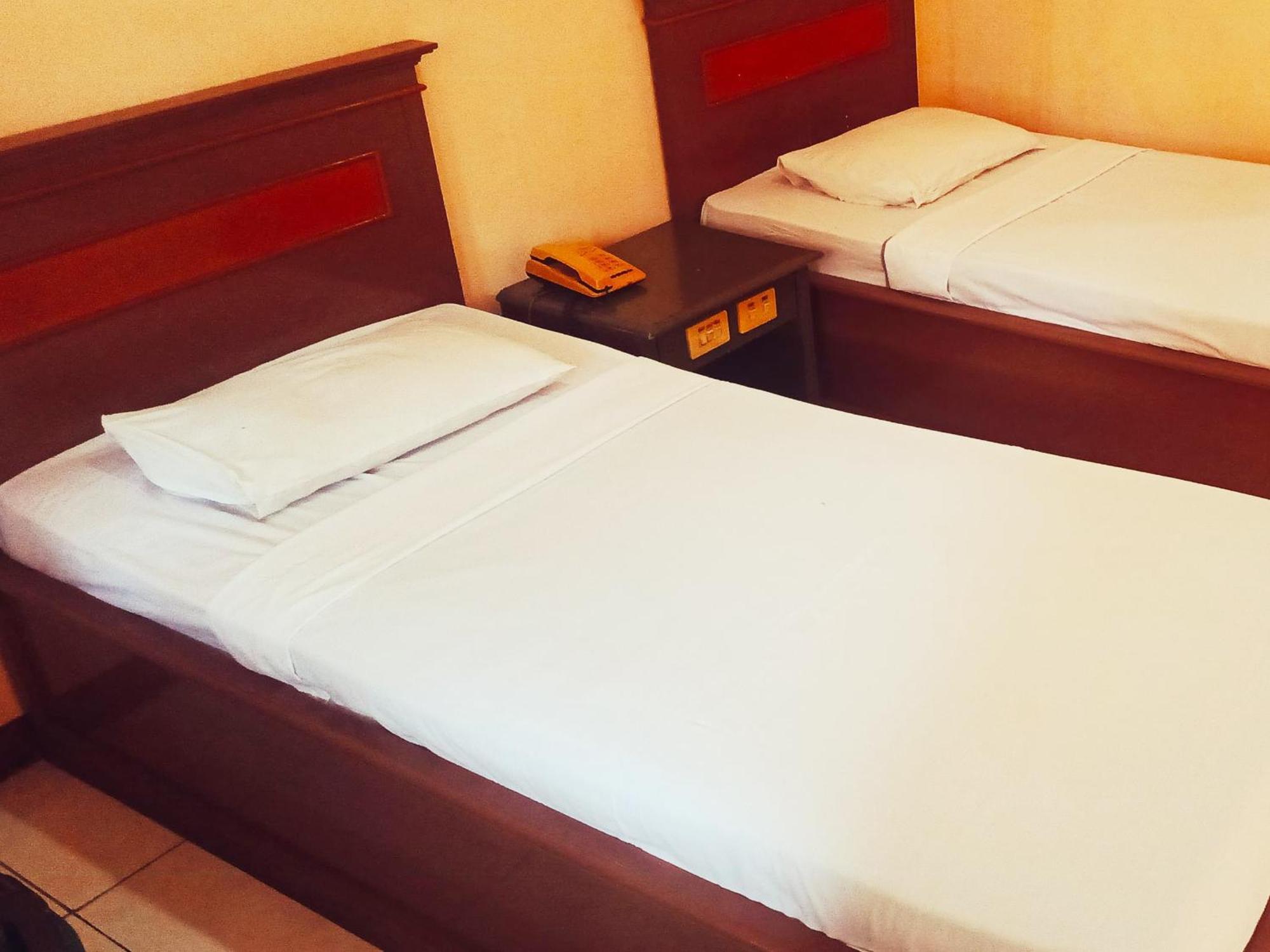 Hotel Wijaya Purwokerto Bagian luar foto