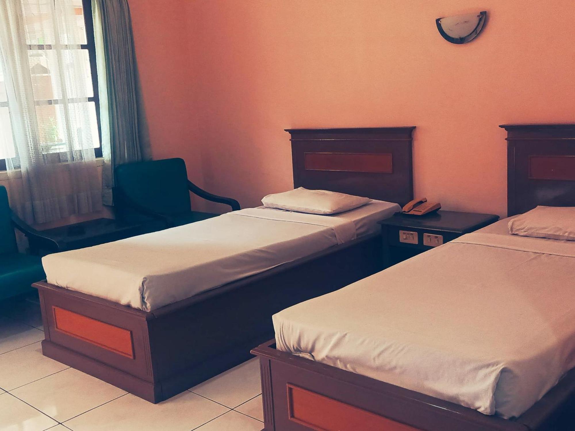 Hotel Wijaya Purwokerto Bagian luar foto