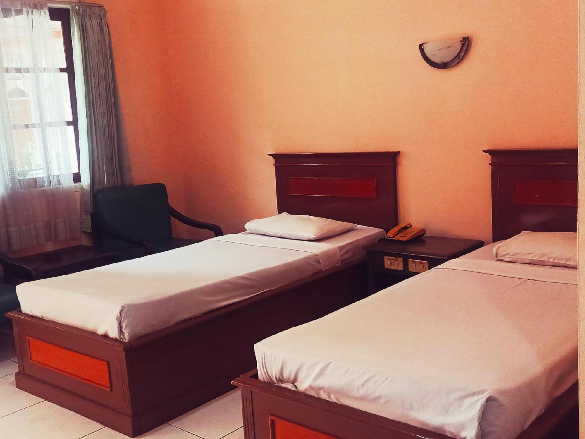 Hotel Wijaya Purwokerto Bagian luar foto