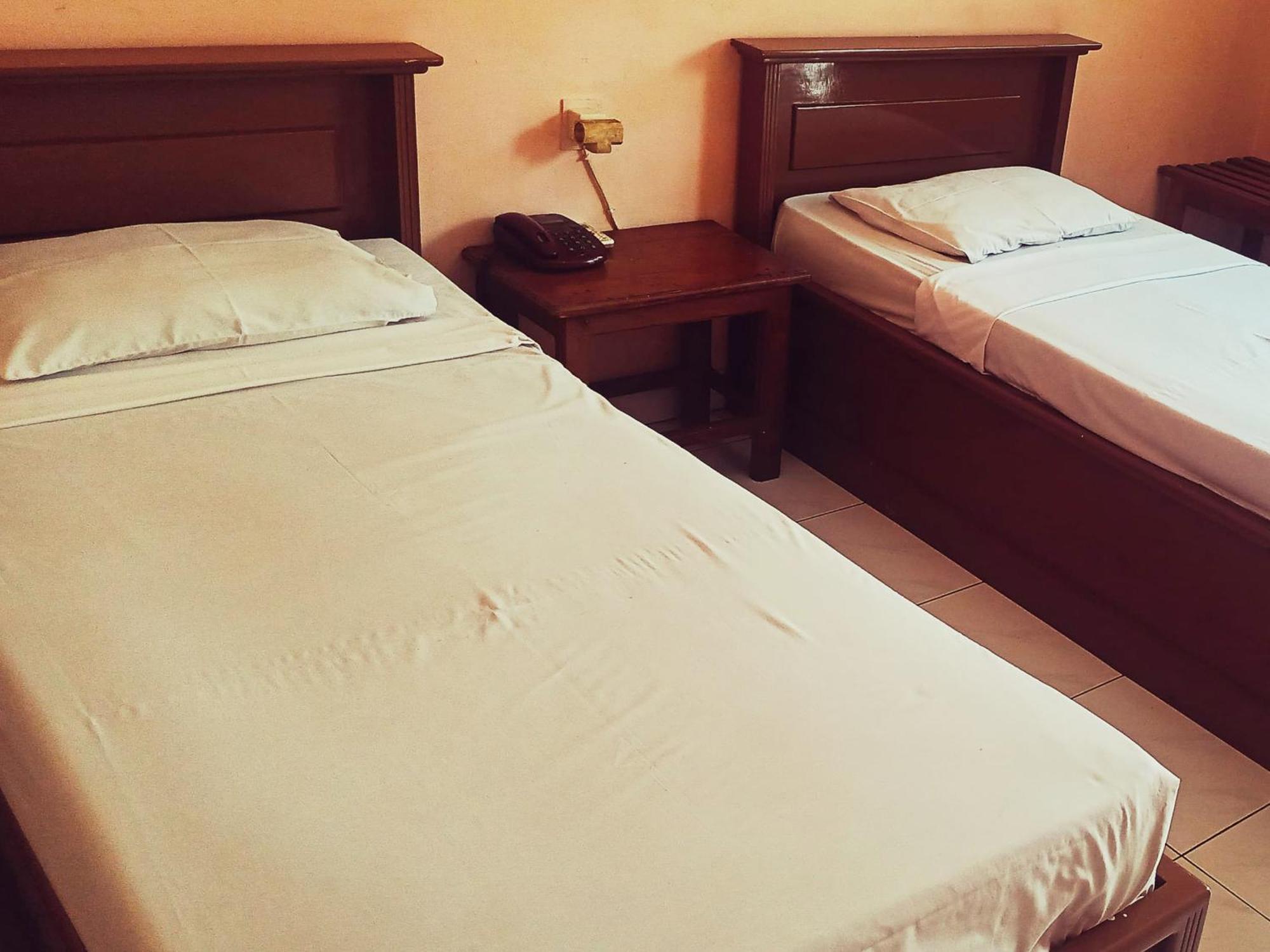 Hotel Wijaya Purwokerto Bagian luar foto