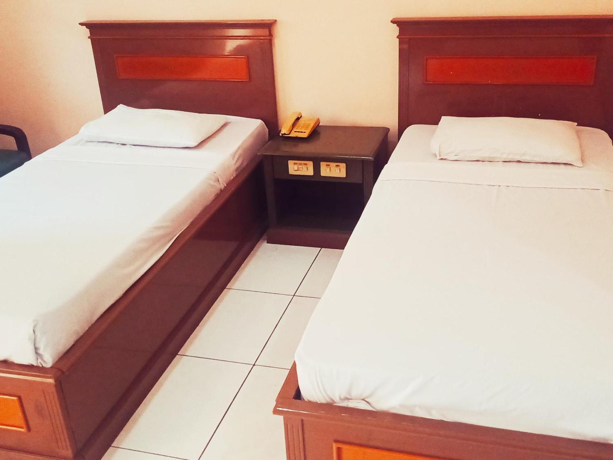 Hotel Wijaya Purwokerto Bagian luar foto
