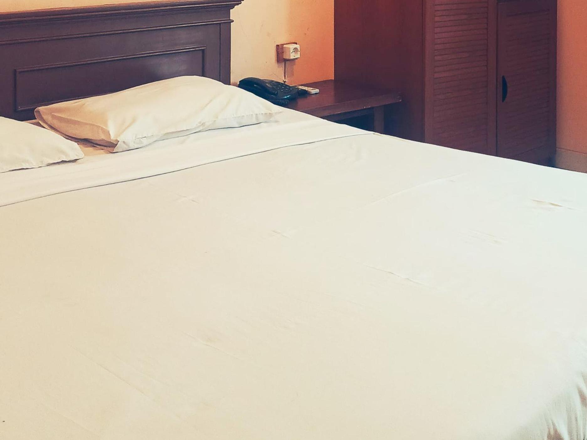 Hotel Wijaya Purwokerto Bagian luar foto