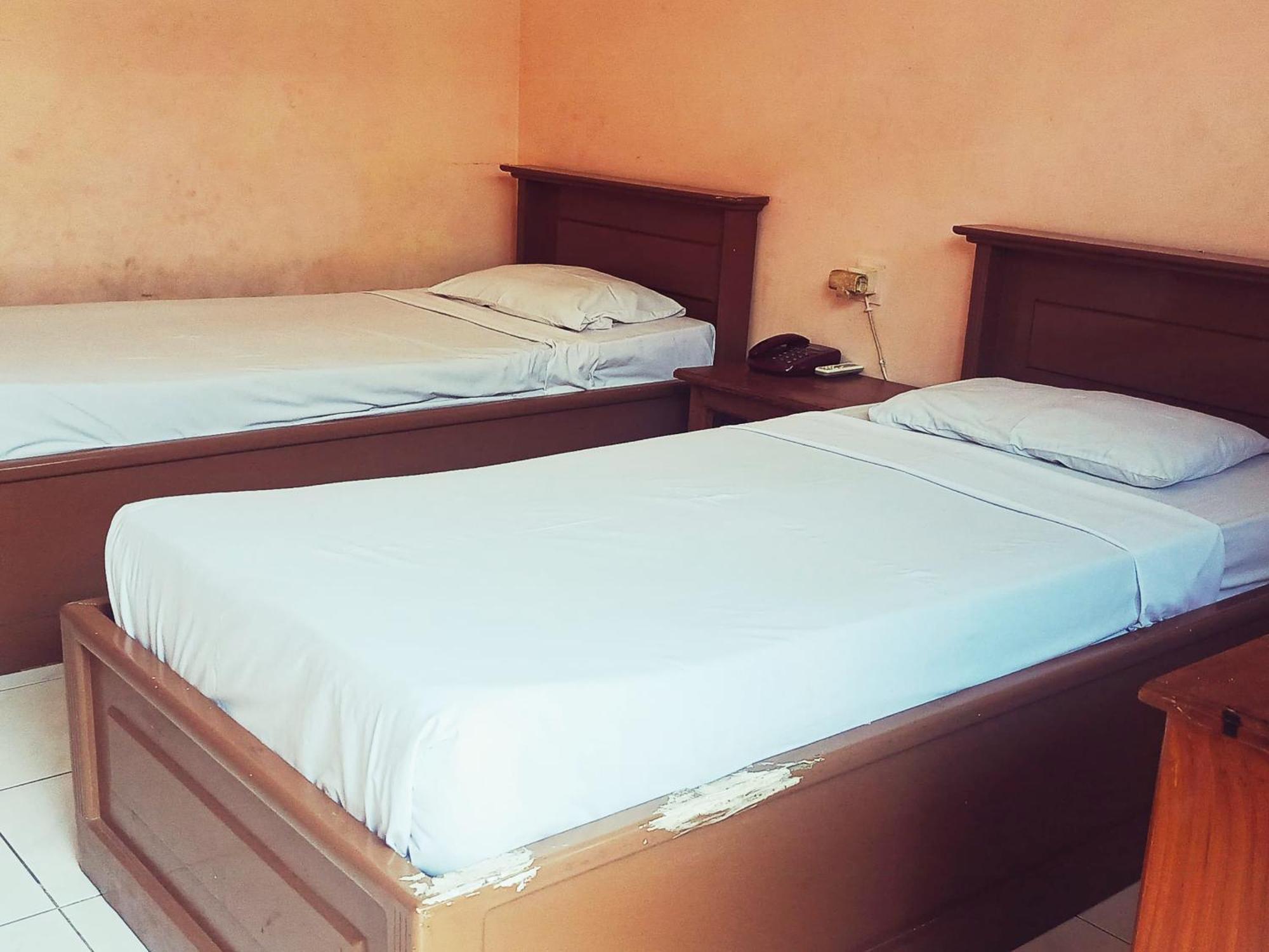 Hotel Wijaya Purwokerto Bagian luar foto