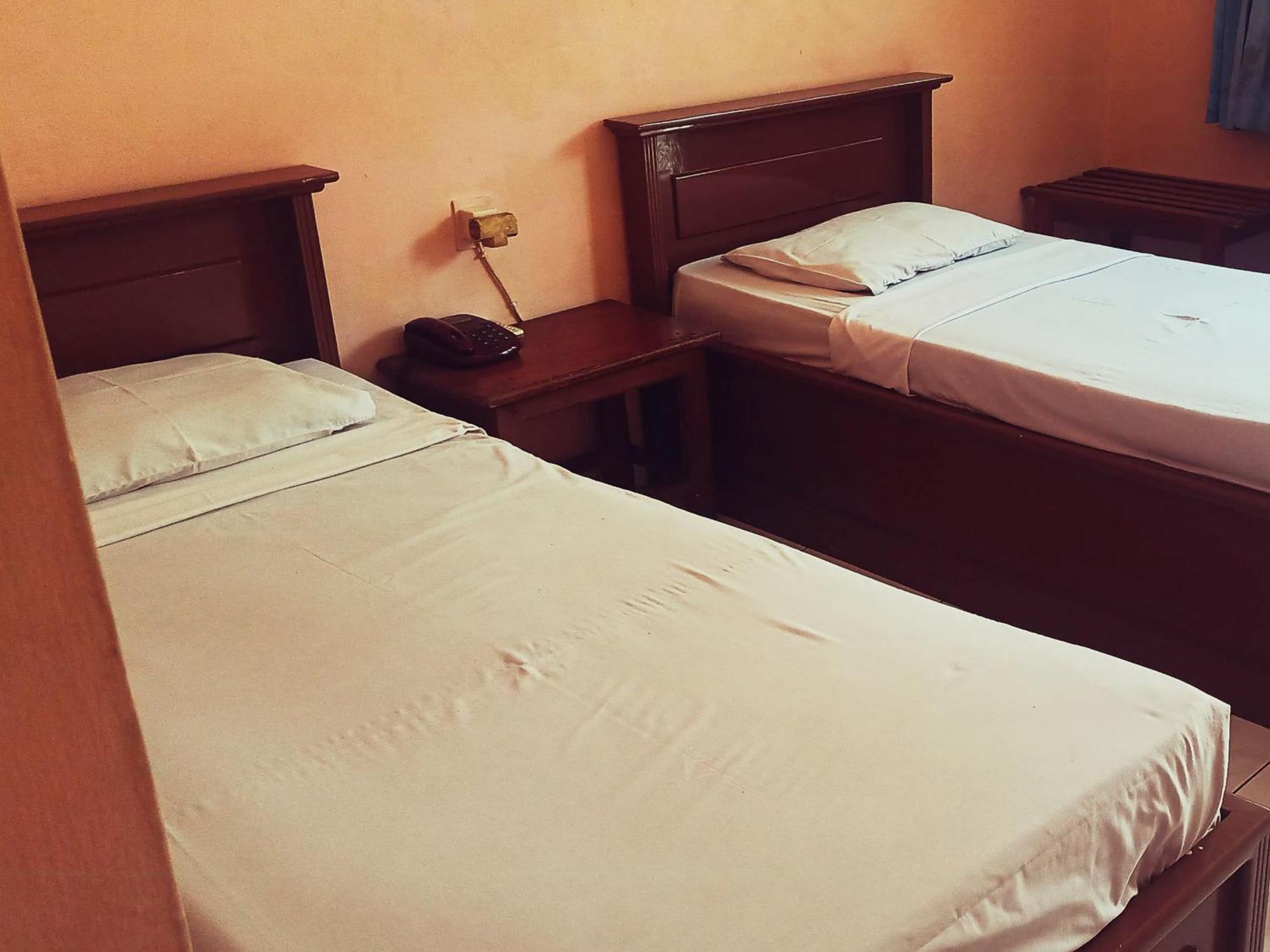 Hotel Wijaya Purwokerto Bagian luar foto