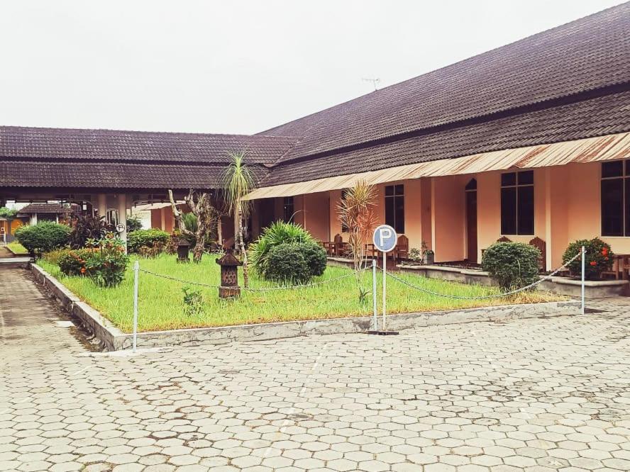 Hotel Wijaya Purwokerto Bagian luar foto