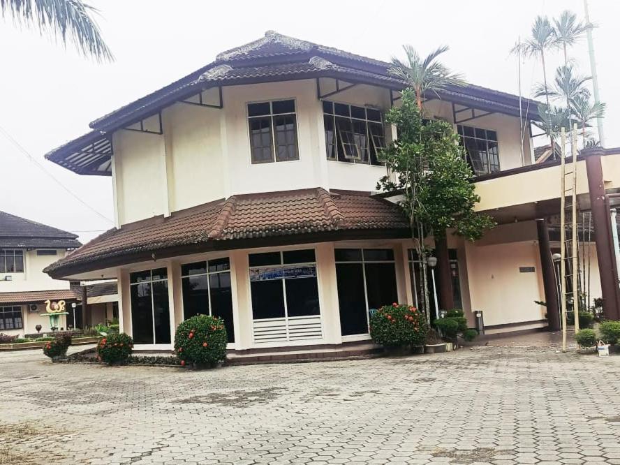 Hotel Wijaya Purwokerto Bagian luar foto