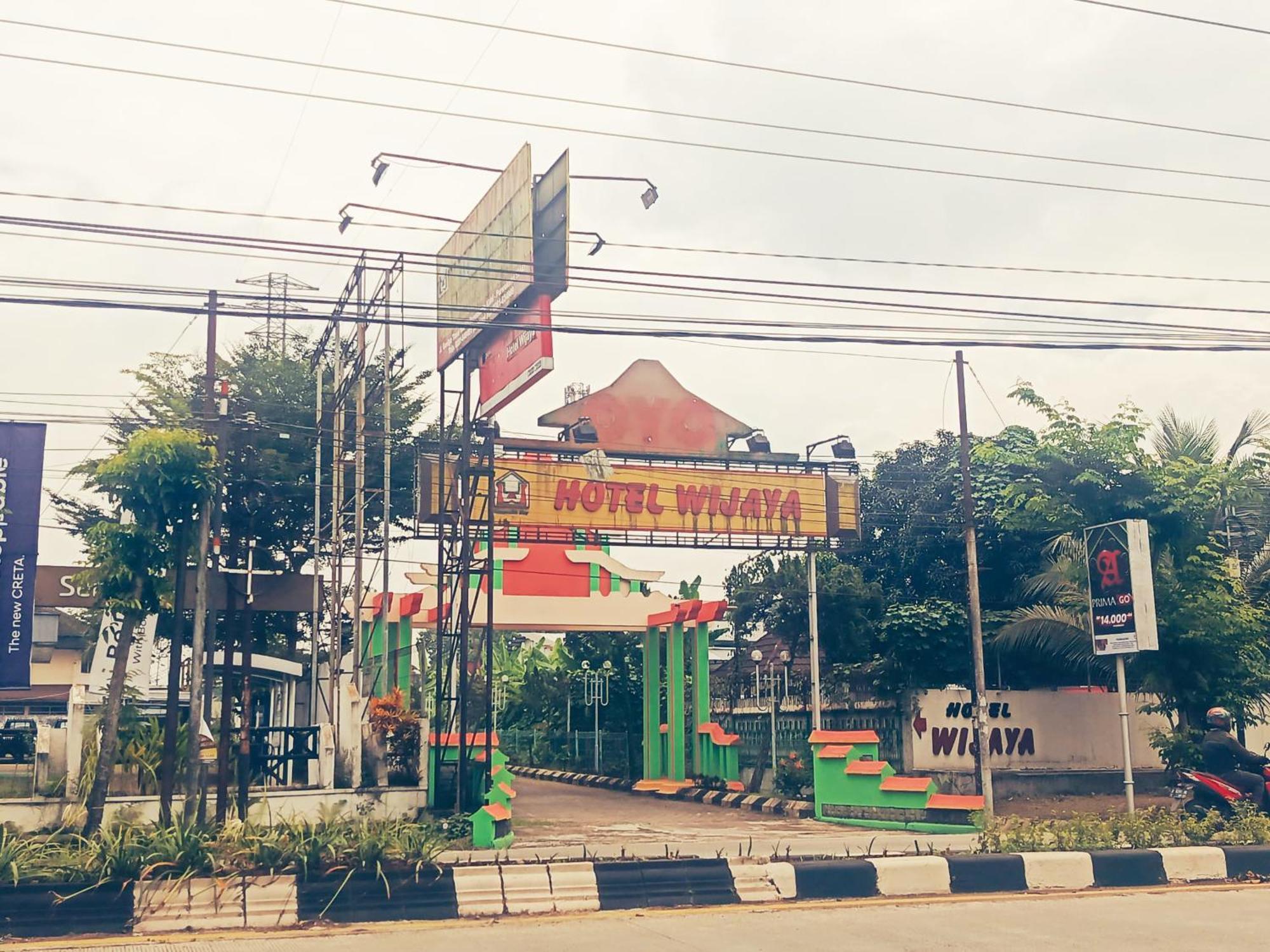 Hotel Wijaya Purwokerto Bagian luar foto