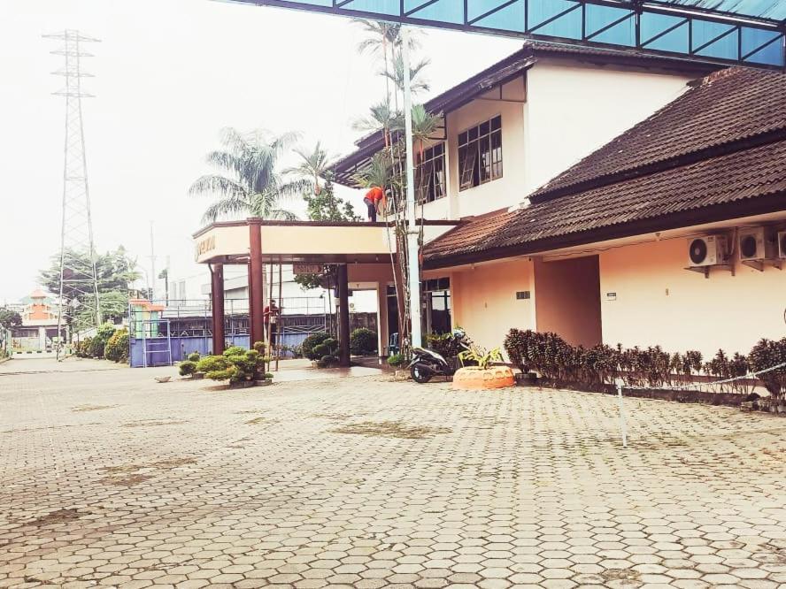 Hotel Wijaya Purwokerto Bagian luar foto