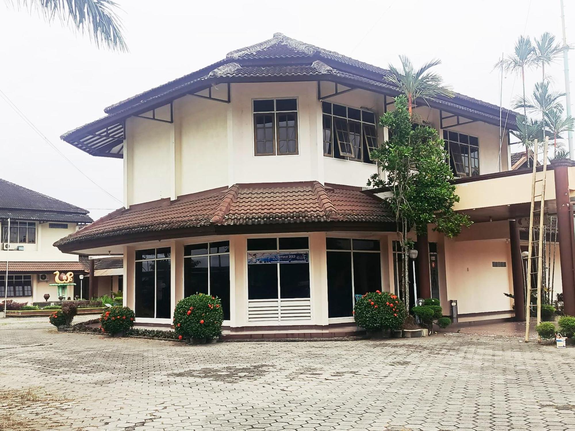 Hotel Wijaya Purwokerto Bagian luar foto