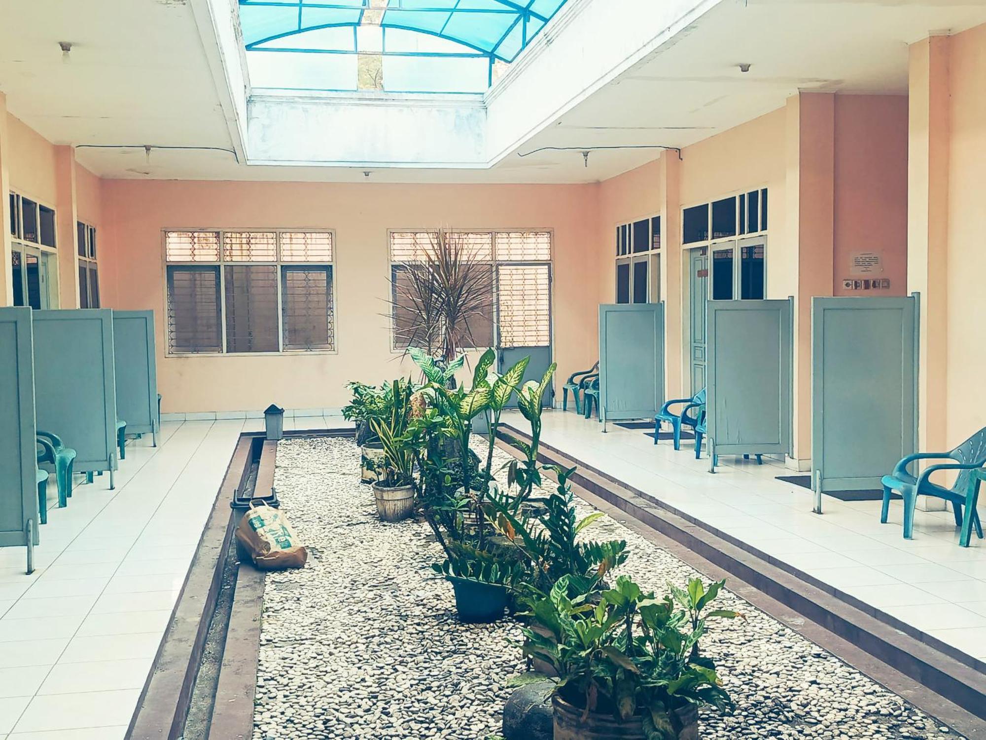 Hotel Wijaya Purwokerto Bagian luar foto