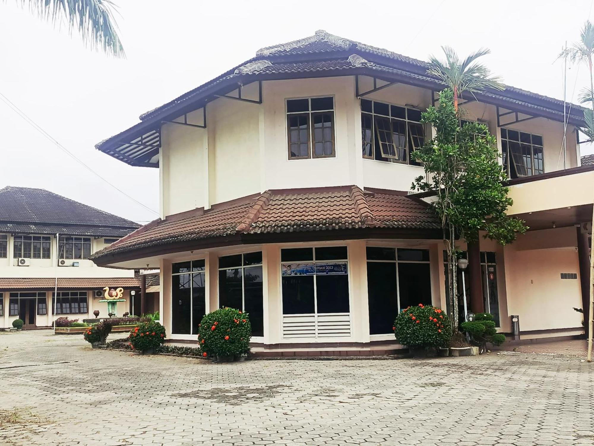 Hotel Wijaya Purwokerto Bagian luar foto
